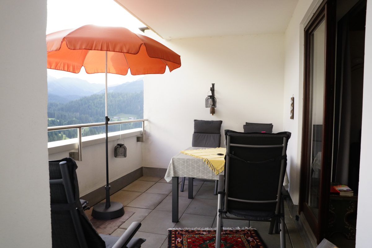 Balkon mit Sitzgruppe